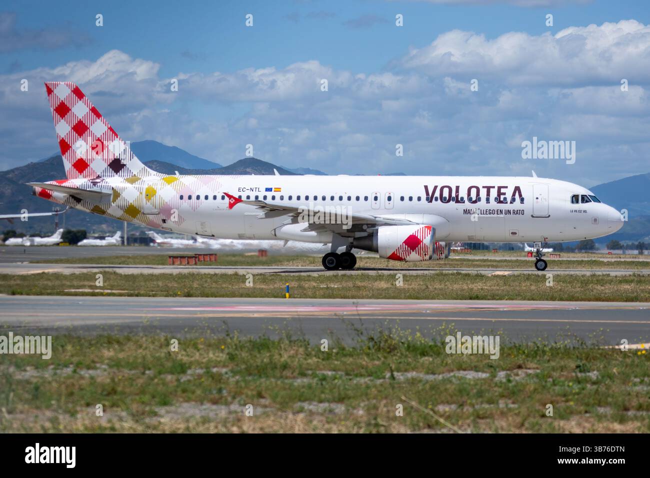 Volotea Airlines Airbus A320 aeroplano presso l'aeroporto Costa del Sol di Málaga, registrazione EC-NTL Foto Stock
