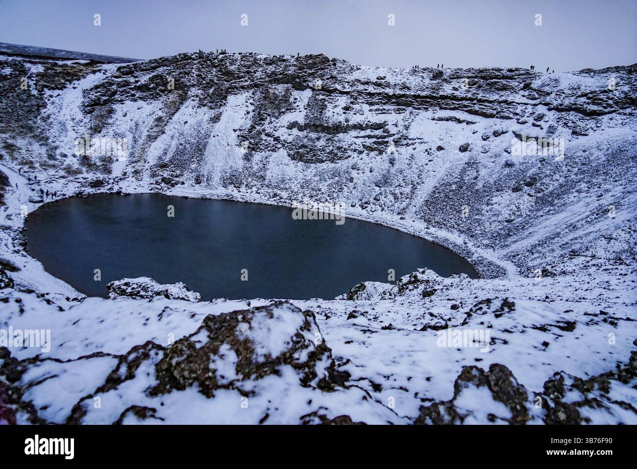 Lago del cratere Gerizu (regione Islanda Gurimusunesu). Luogo di ripresa: Islanda Foto Stock