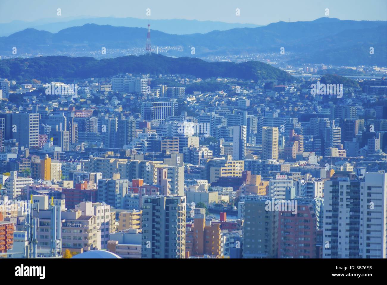 Città e montagne di Fukuoka. Luogo delle riprese: Prefettura di Fukuoka Foto Stock