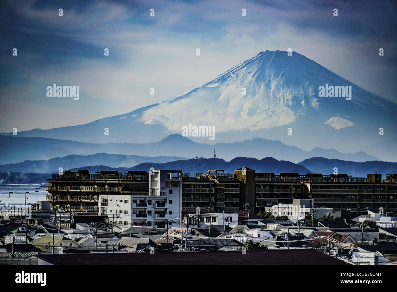 MT. Fuji e la città di Fujisawa. Luogo delle riprese: Città di Fujisawa, prefettura di Kanagawa Foto Stock