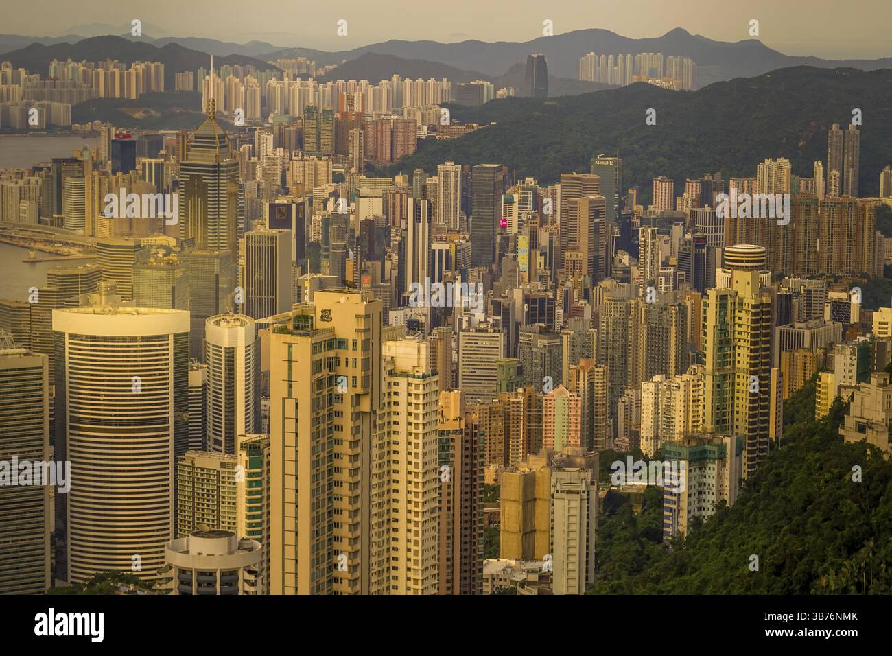Grattacieli di Hong Kong visibili dal Victoria Peak. Località di ripresa: Hong Kong Special Administrative Region Foto Stock
