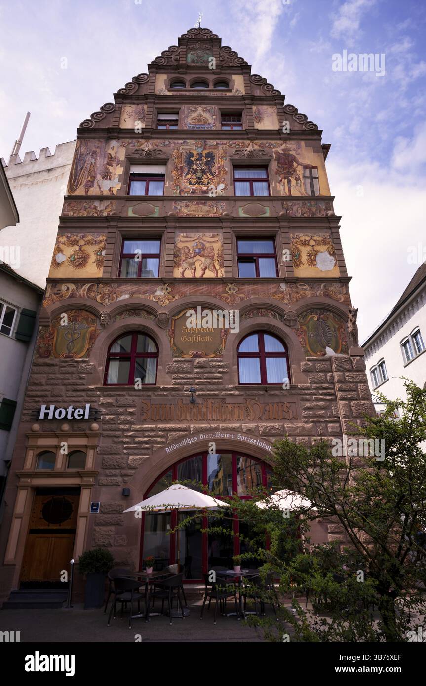 Hotel, ristorante, Graf-Zeppelin-Haus con pittura murale, pittura di facciate, Costanza, Baden-Wuerttemberg, Germania, Europa Foto Stock