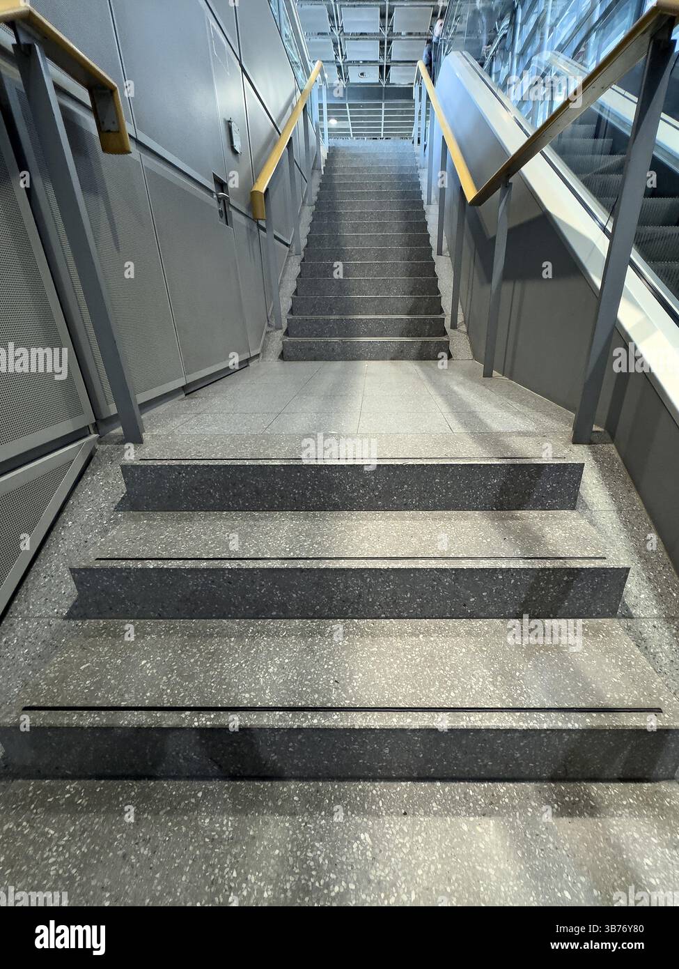 Scala fotografata dal basso verso l'alto, internazionale Foto Stock