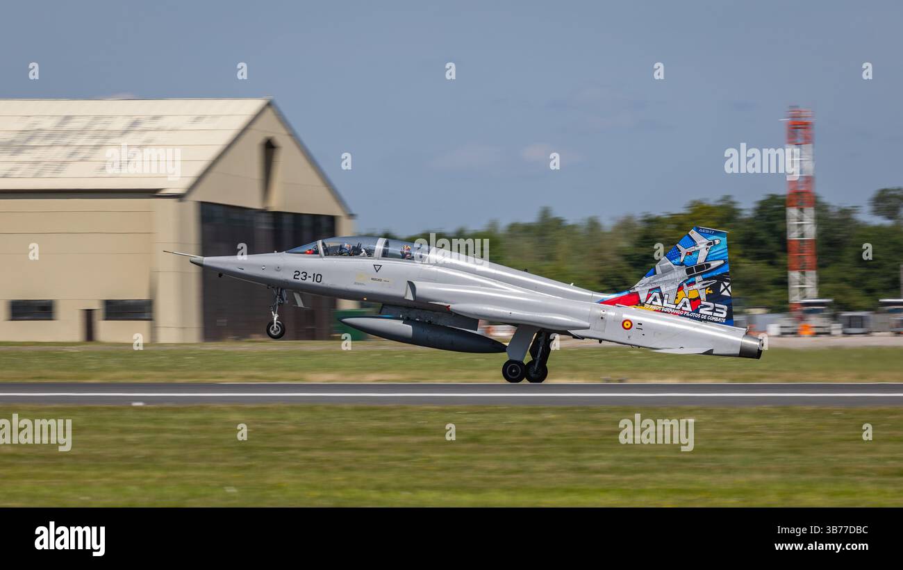 Spanish Air Force - Northrop F-5 Freedom Fighter, esibendosi al Royal International Air Tattoo 2024. Foto Stock