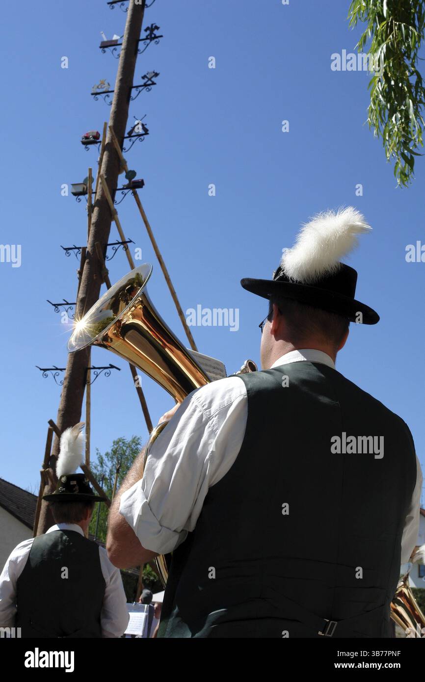 Baviera, maypole, musica, tradizione, costumi, fascia in ottone, costume tradizionale, cappello, birra Foto Stock