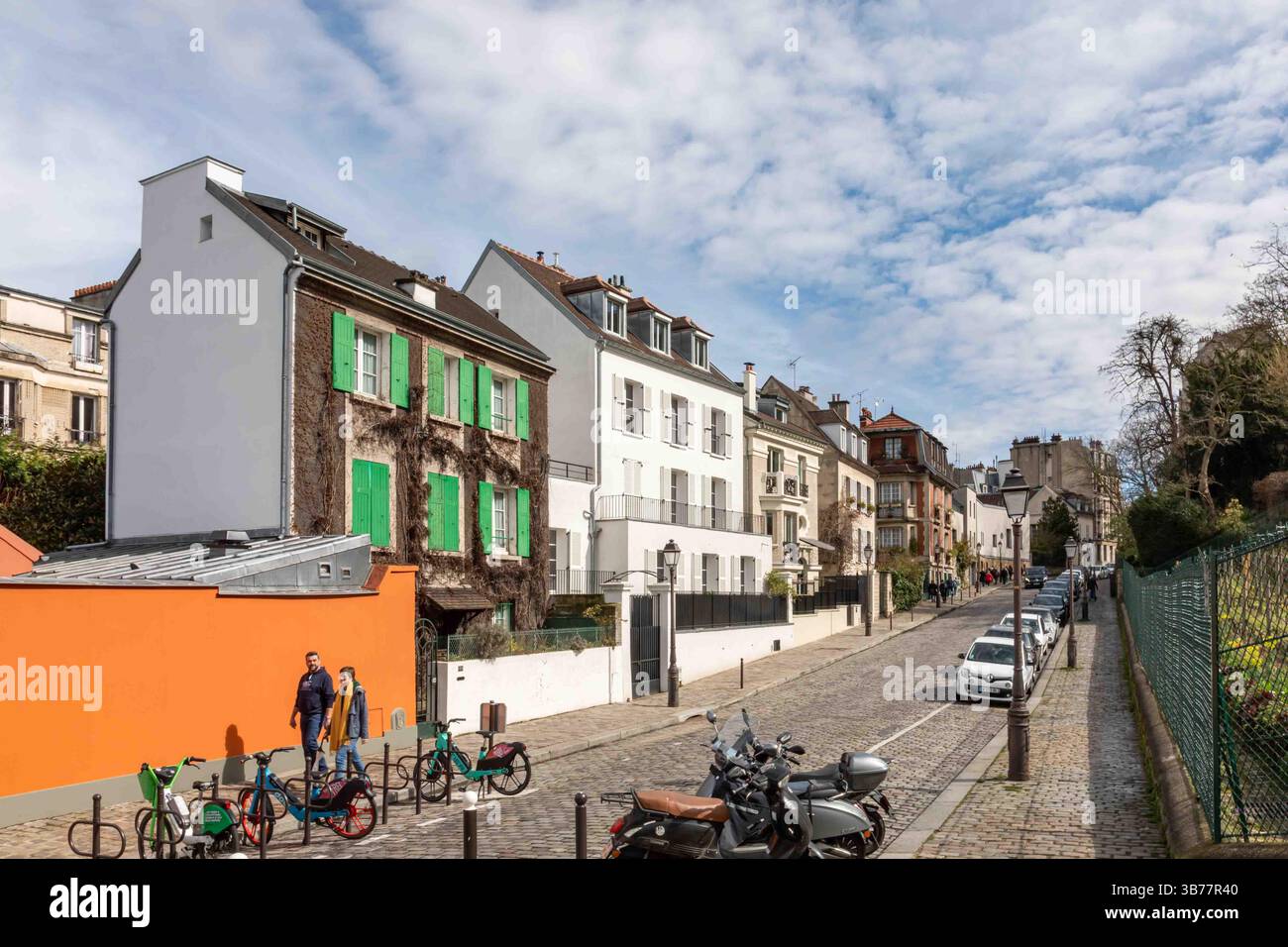 Vista su Rue Saint-Vincent nel quartiere Montmartre di Parigi, Francia Foto Stock
