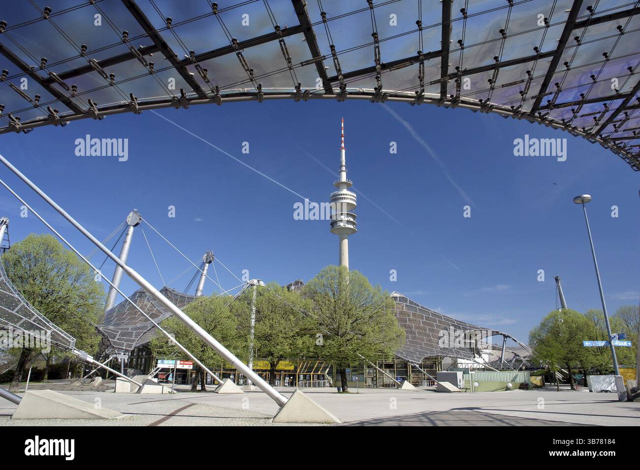 Parco Olimpico con torre della televisione e impianti sportivi, il meglio dell'architettura moderna che Monaco ha da offrire Foto Stock