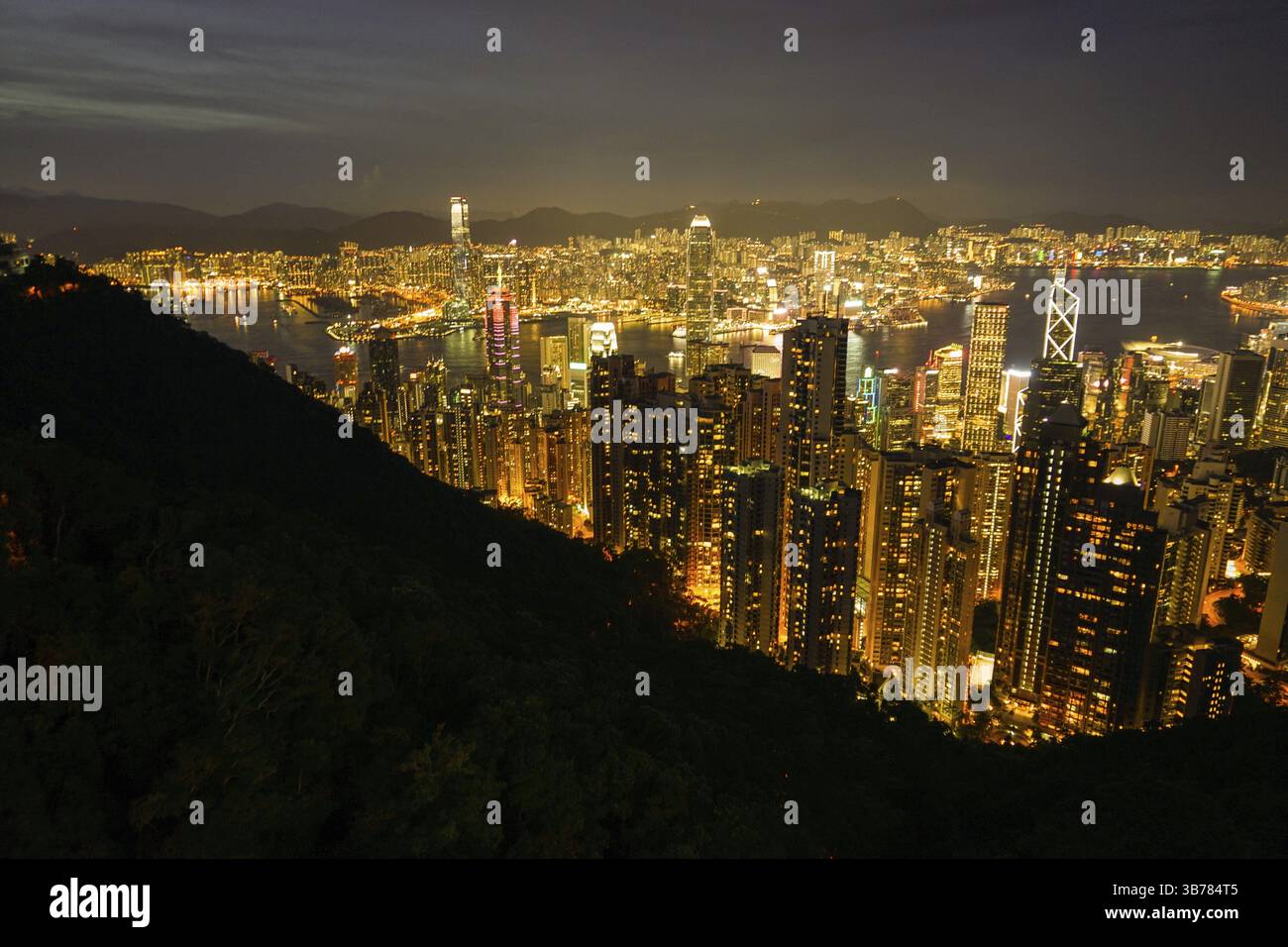 Vista notturna di Hong Kong vista dal Victoria Peak. Località di ripresa: Hong Kong Special Administrative Region Foto Stock