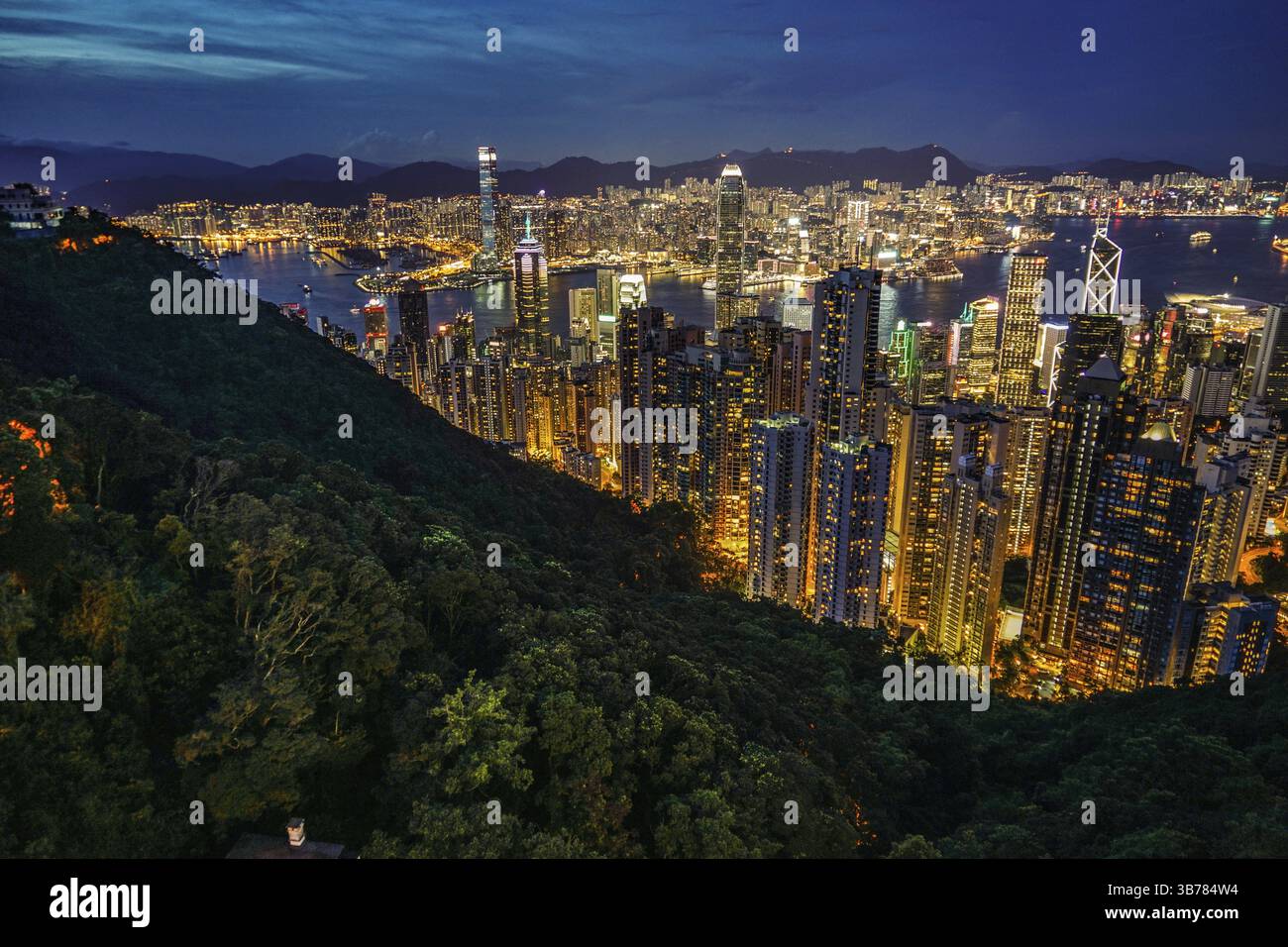 Vista notturna di Hong Kong vista dal Victoria Peak. Località di ripresa: Hong Kong Special Administrative Region Foto Stock