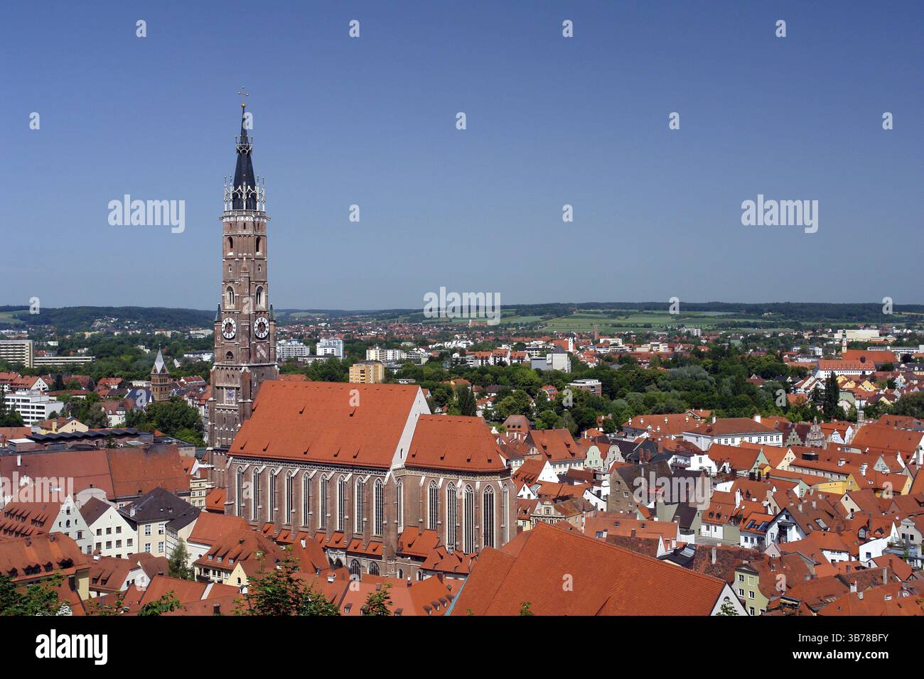 Al castello di Trausnitz con vista sulla città vecchia e sulla cattedrale di St Martin Foto Stock