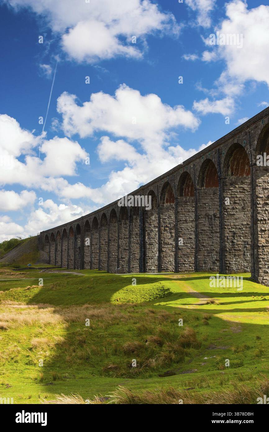 Famoso viadotto Ribblehead nello Yorkshire Dales National Park Foto Stock