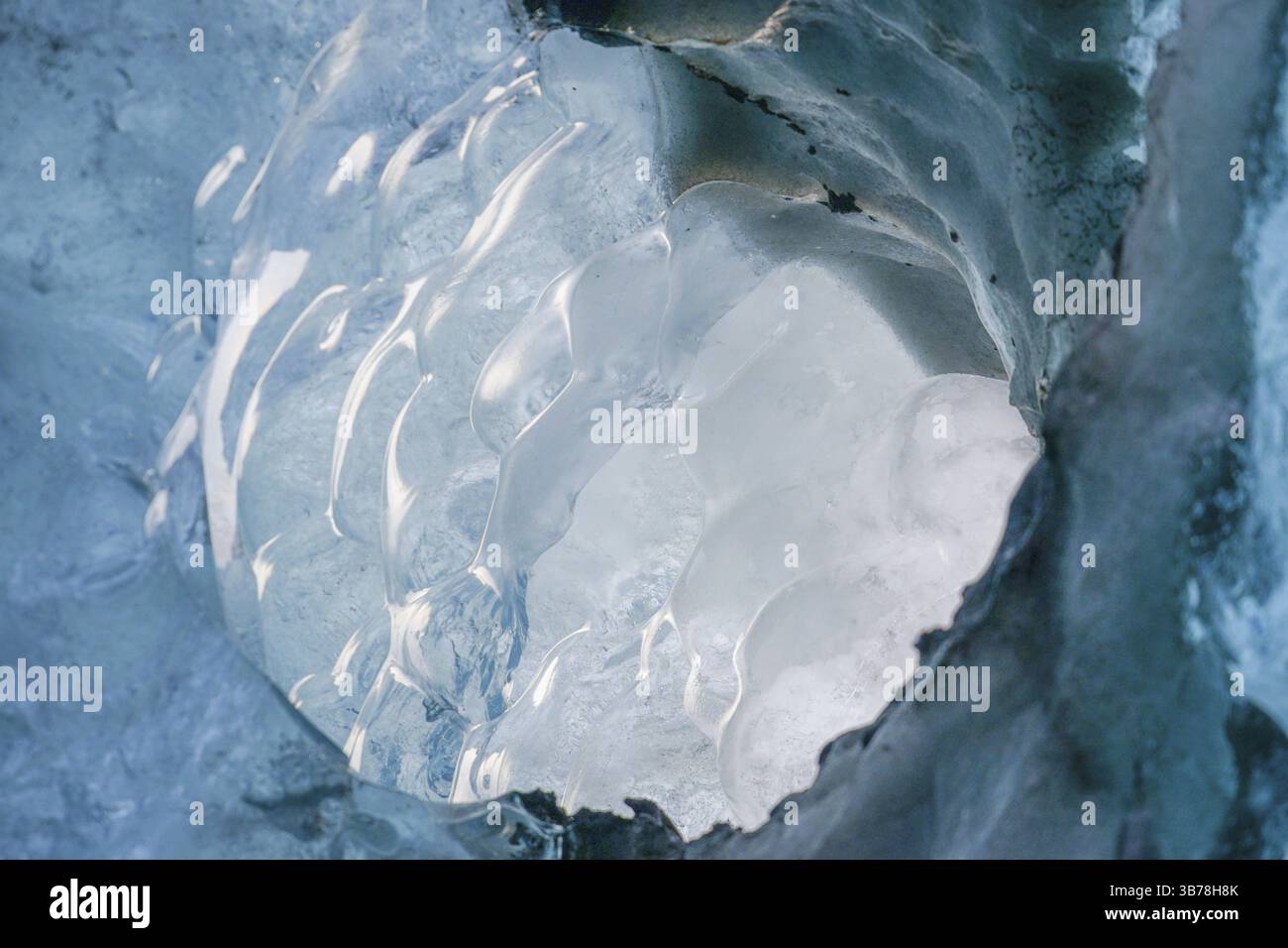 Grotta di ghiaccio islandese (Vatnajoekull). Luogo delle riprese: Islanda, Reykjavik Foto Stock