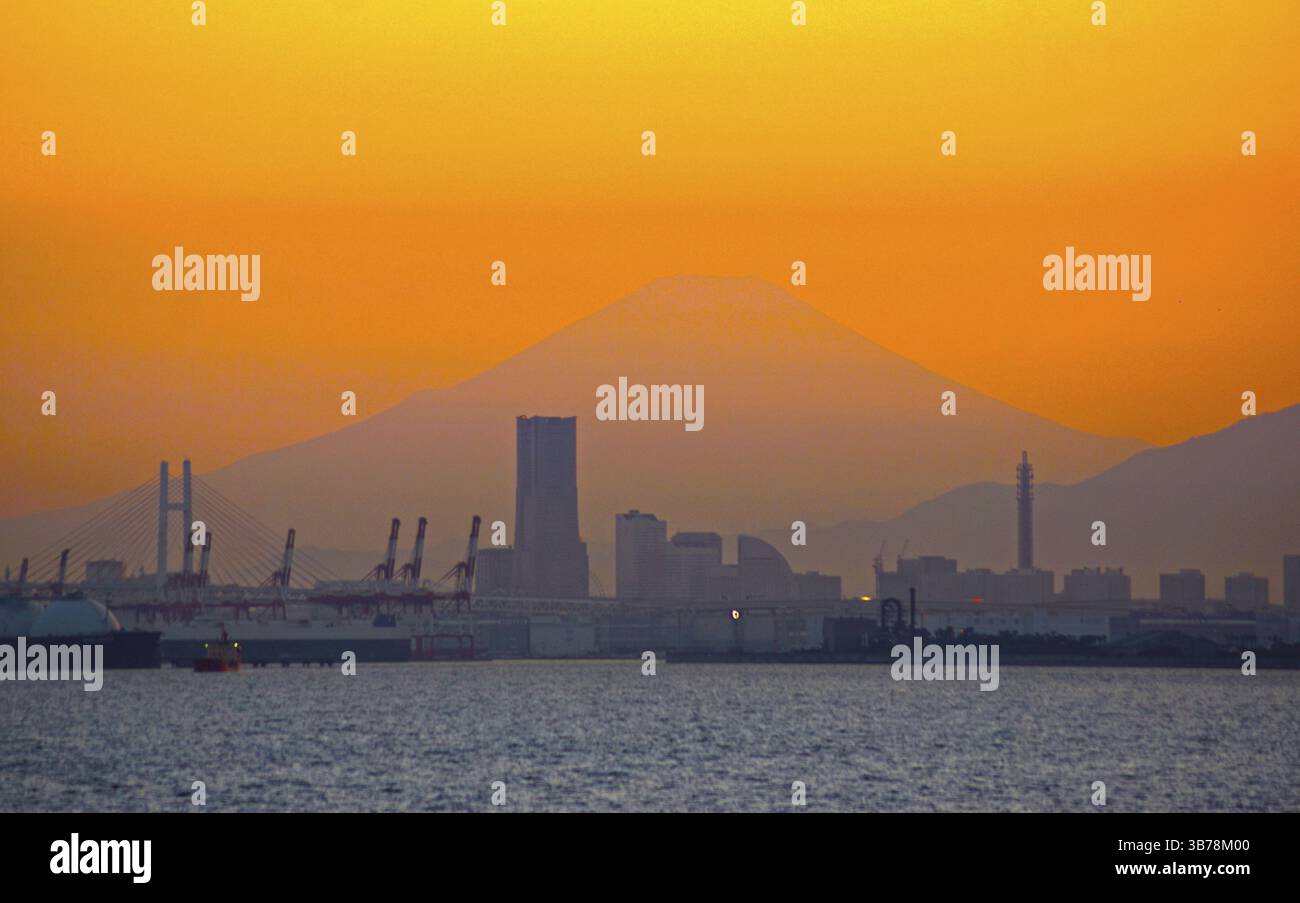 Città di Yokohama e Monte Fuji. Luogo di tiro: Yokohama-città prefettura di kanagawa Foto Stock