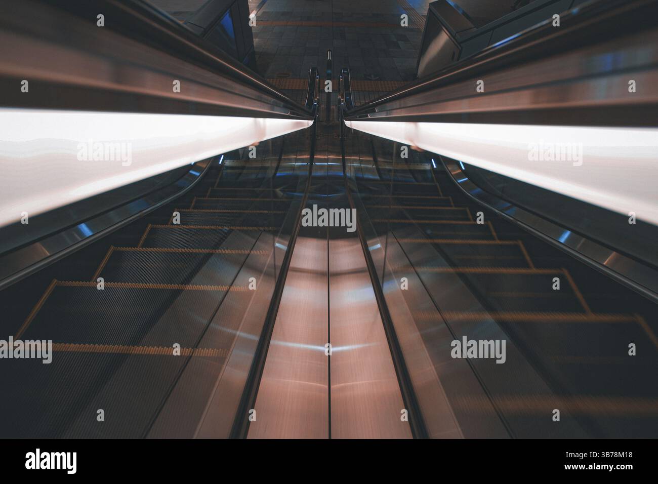 Scala mobile (immagine aziendale). Luogo di tiro: Shinjuku-ku, Tokyo Foto Stock