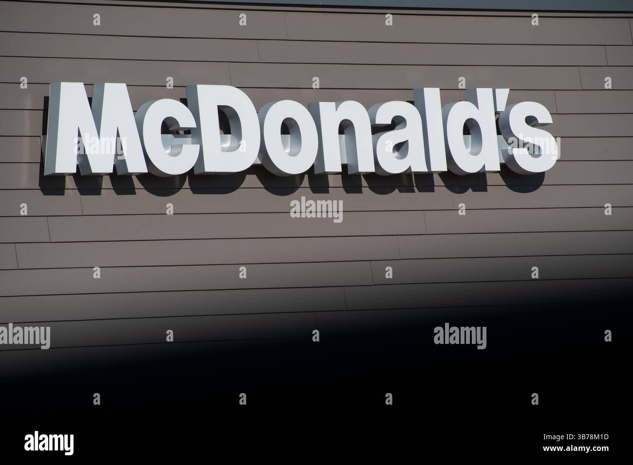 Il 4 maggio 2025, a St. George, Utah, Stati Uniti, è stato aperto un ristorante McDonald's. I fratelli McDonald's aprirono il loro primo ristorante McDonald's NEL 1940. Foto Stock