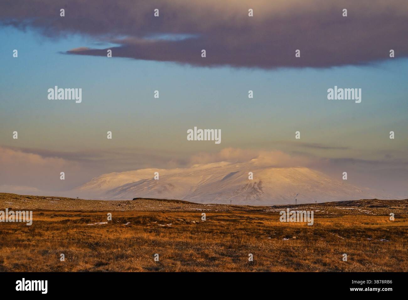 Asahire e montagna d'Islanda. Luogo di tiro: Islanda Foto Stock