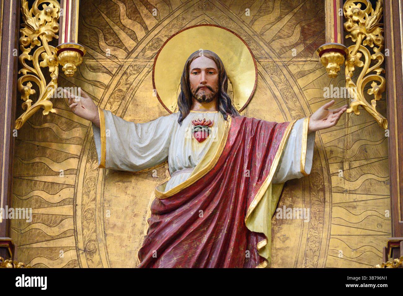 Una statua del Sacro cuore di Gesù. Cattedrale di Santa Elisabetta a Košice, Slovacchia. Foto Stock