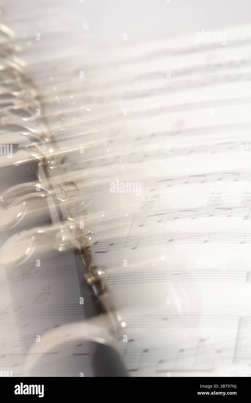 Clarinetto strumento a fiato strumento in legno tono strumento Note lembi metallo Argento musica tempo libero Hobby Arte Cultura Foto Stock