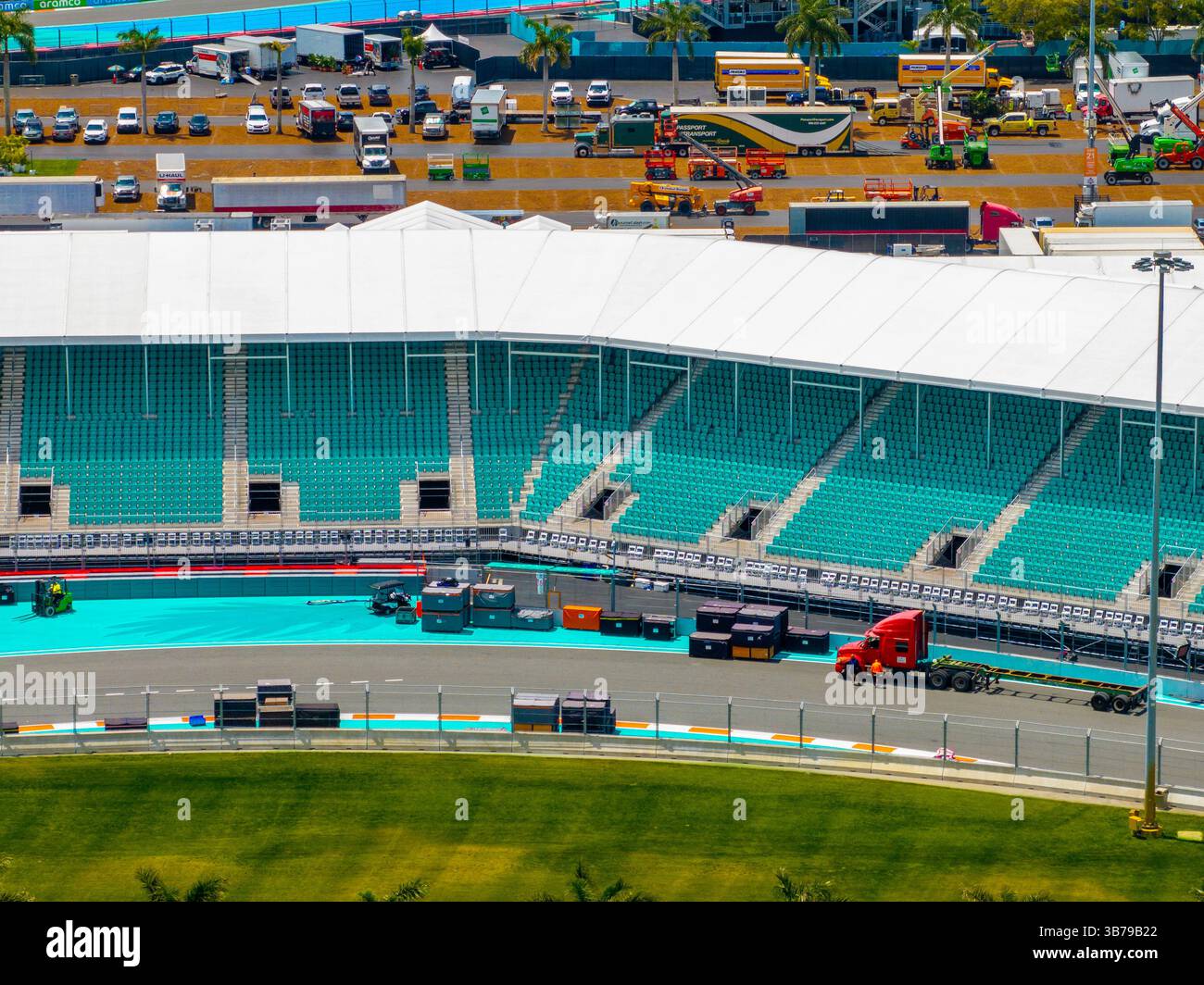 Miami, FL, USA - 5 maggio 2025: Posti a sedere in stadio al Miami Grand Prix all'Hard Rock Stadium 2025 Foto Stock