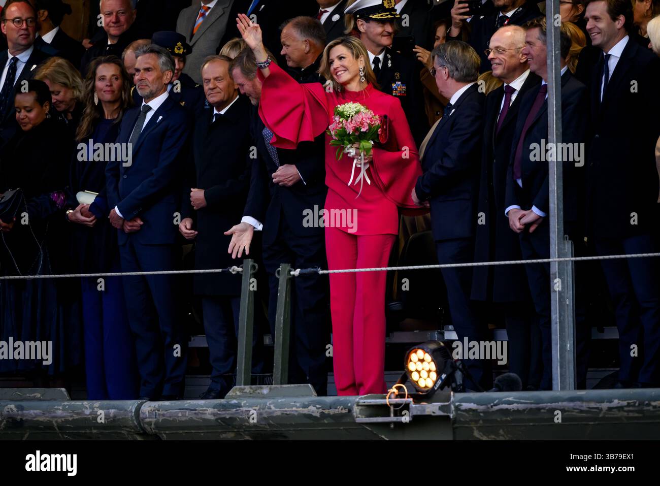 Amsterdam, Paesi Bassi, 2025-05-05 21:05:03 AMSTERDAM, 05-05-2025, De AmstelKing Willem-Alexander e Queen Maxima durante il concerto del 5 maggio in occasione della chiusura della Festa della Liberazione Nazionale. Il concerto si svolge tradizionalmente su e intorno all'Amstel di fronte al Royal Theater Carré. FOTO: NLBeeld/Patrick van Emst crediti: NL Beeld / Patrick van Emst Foto Stock