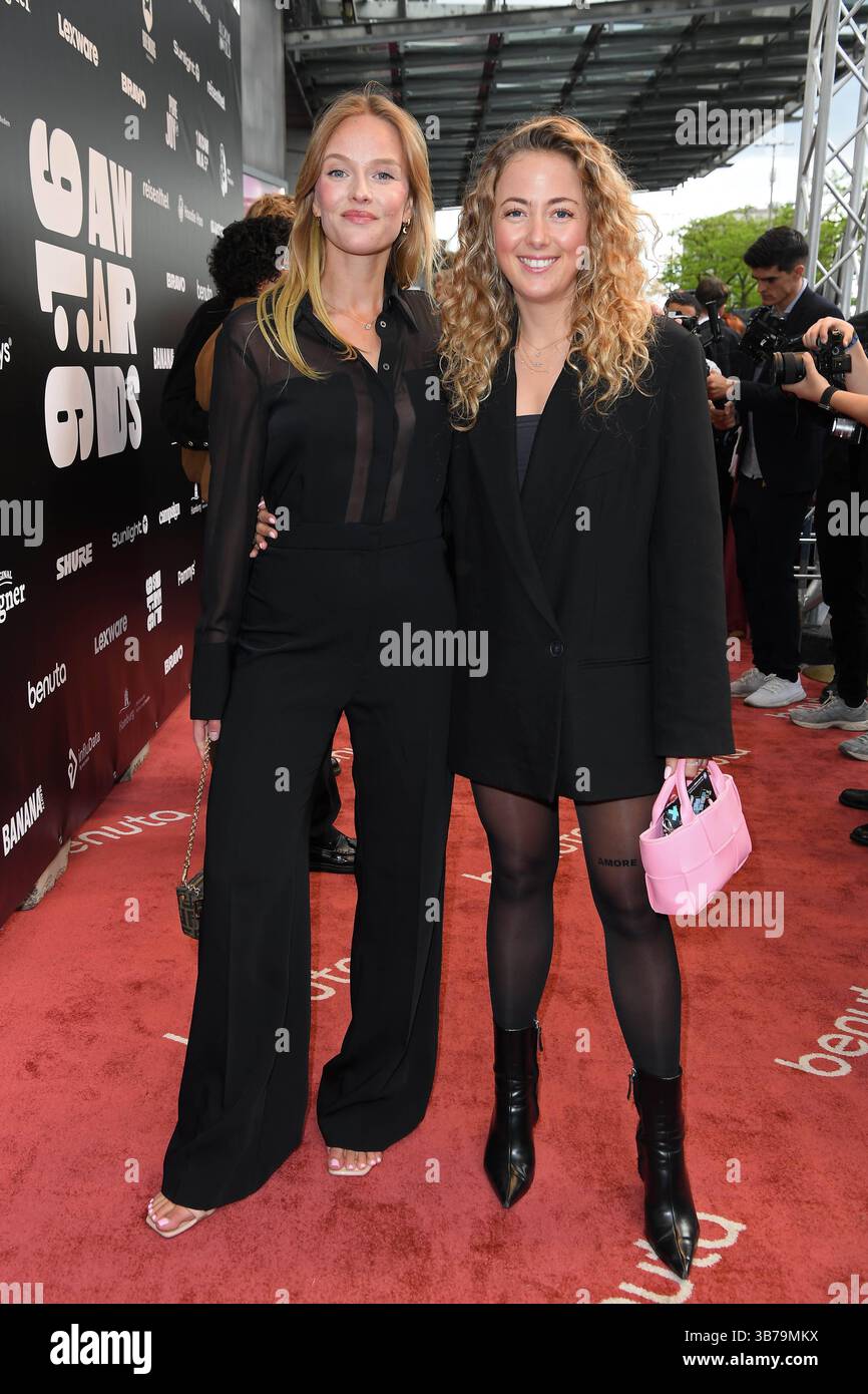Vivien Wysocki, Larissa Schmid bei den 9:16 AWARDS im Deutschen Schauspielhaus ad Amburgo AM 05.05.2025 *** Vivien Wysocki, Larissa Schmid ai 9 16 AWARDS al Deutsches Schauspielhaus di Amburgo il 05 05 2025 Foto Stock