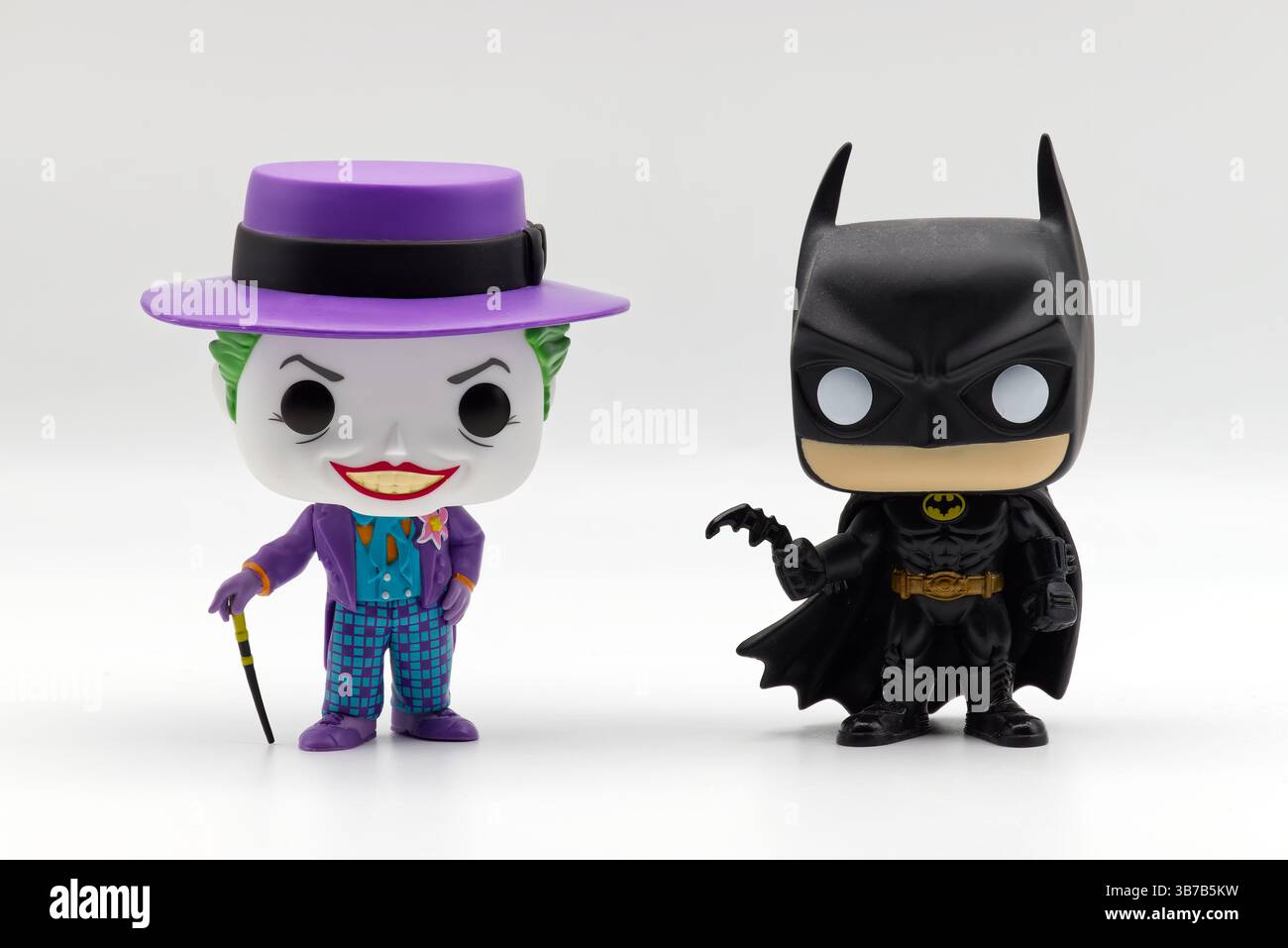 Bologna - Italia - 29 aprile 2025: Batman e il Joker, dal film Batman 1989, figure in vinile da collezione di Funko Pop. Foto Stock