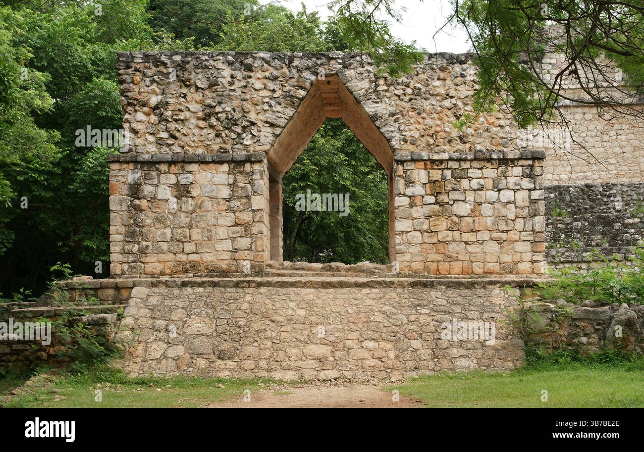 Messico. Yucatan. EK Balam. Struttura 18 (arco d'ingresso). Periodo tardo classico (550 -830 d.C.) Foto Stock