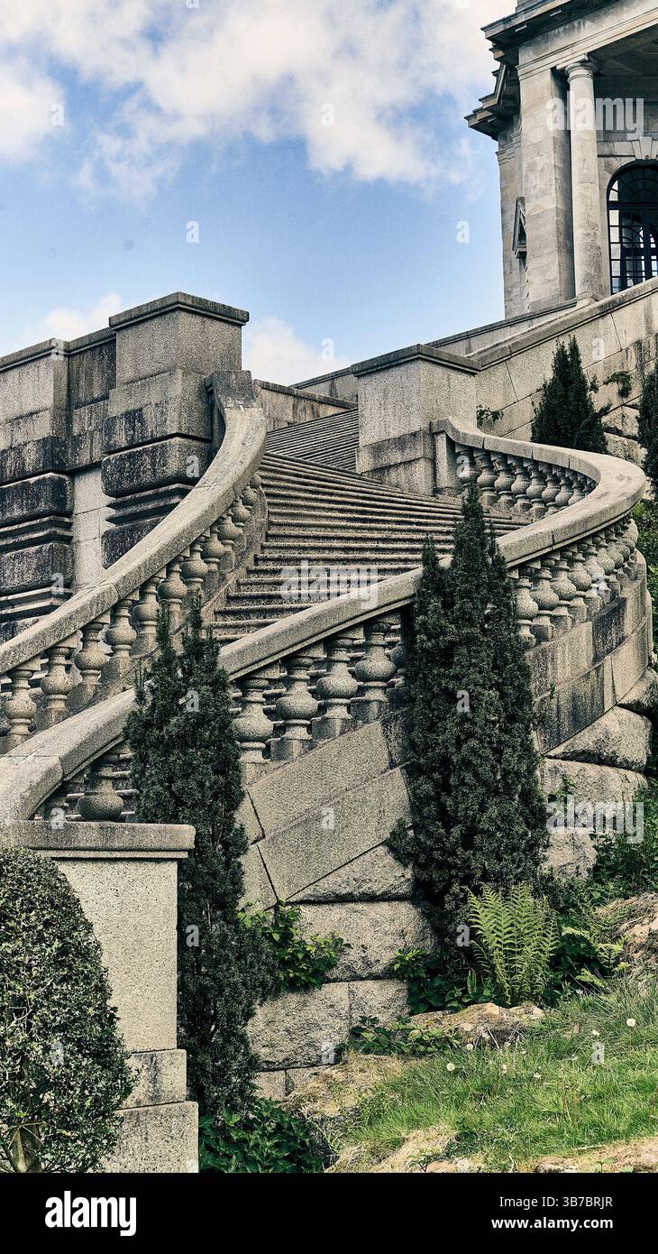 Gradini curvi che conducono all'Ashton Memorial, Lancaster, Regno Unito Foto Stock