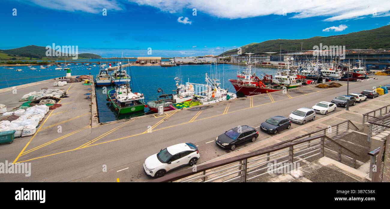 Porto di Santoña, baia di Santoña, Mar Cantabrico, Trasmiera Comarca, Cantabria, Spagna, Europa Foto Stock