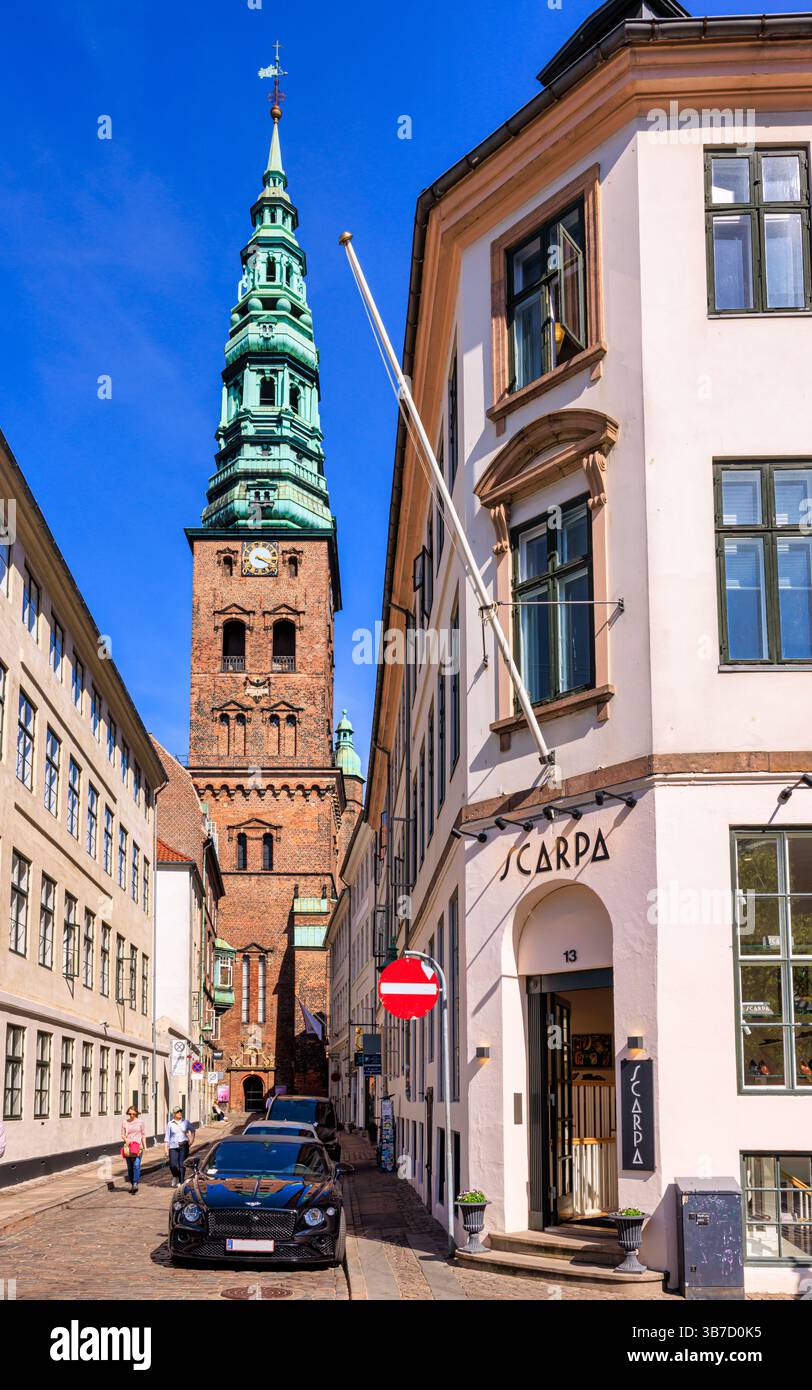 San Nikolaj Chiesa, Nikolaj Kuntshal, Copenaghen Centro di Arte Contemporanea, Copenhagen, Danimarca Foto Stock