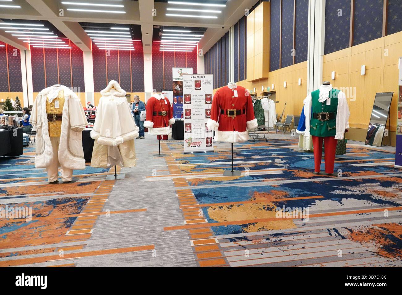7 gennaio 2017, Memphis, Tennessee, Stati Uniti: Centinaia di Santas provenienti da tutti gli Stati Uniti sono scesi al Renasant Convention Center durante la International Brotherhood of Real Bearded Santas (IBRBS) International Santa Celebration (ISC) a Memphis, Tennessee, dal 25 al 28 aprile 2024. L'evento è stato pieno di workshop, conferenze, venditori, terminando con una sfilata nella storica Beale Street. (Immagine di credito: © Karen Focht/ZUMA Press Wire) Foto Stock
