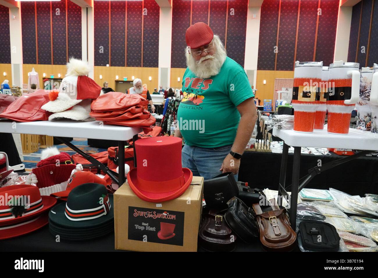 7 gennaio 2017, Memphis, Tennessee, Stati Uniti: Centinaia di Santas provenienti da tutti gli Stati Uniti sono scesi al Renasant Convention Center durante la International Brotherhood of Real Bearded Santas (IBRBS) International Santa Celebration (ISC) a Memphis, Tennessee, dal 25 al 28 aprile 2024. L'evento è stato pieno di workshop, conferenze, venditori, terminando con una sfilata nella storica Beale Street. (Immagine di credito: © Karen Focht/ZUMA Press Wire) Foto Stock