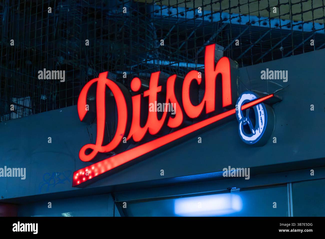 Logo di Ditsch sulla loro panetteria principale per Berlino. Ditsch è una catena tedesca di barre di pretzel che si estendono in tutta la Germania. Berlino, Germania. 30 marzo Foto Stock
