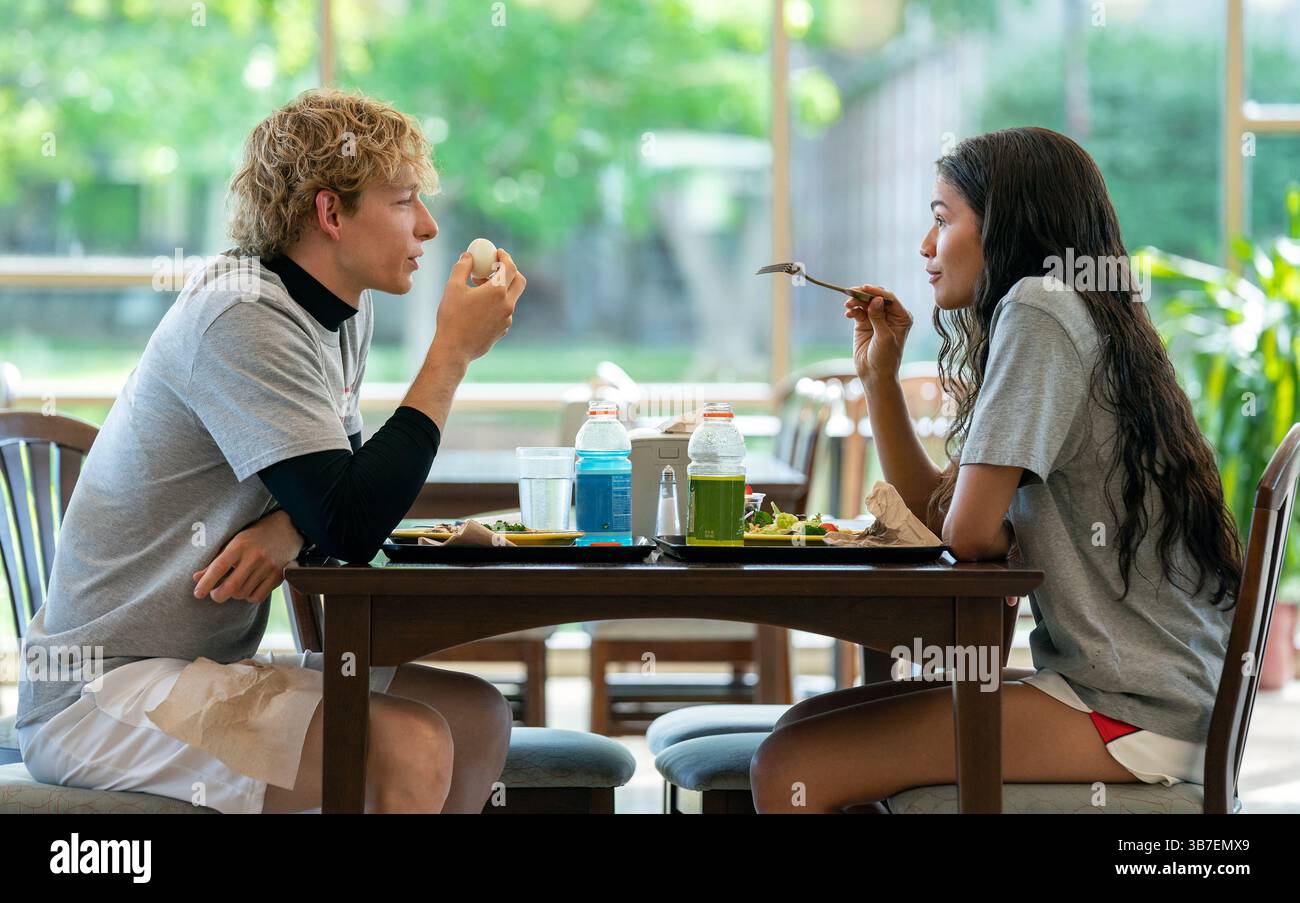 DATA DI RILASCIO: 26 aprile 2024. TITOLO: Challengers. STUDIO: MGM. DIRETTORE: Luca Guadagnino. TRAMA: Tashi, un ex prodigio del tennis diventato allenatore, è sposato con un campione in una serie perdente. La sua strategia per la redenzione di suo marito prende una piega sorprendente quando deve affrontare il suo ex migliore amico e l'ex fidanzato di Tashi. PROTAGONISTA: MIKE FAIST interpreta Art, ZENDAYA interpreta Tashi Donaldson. (Immagine di credito: © MGM/Entertainment Pictures/ZUMAPRESS.com) Foto Stock