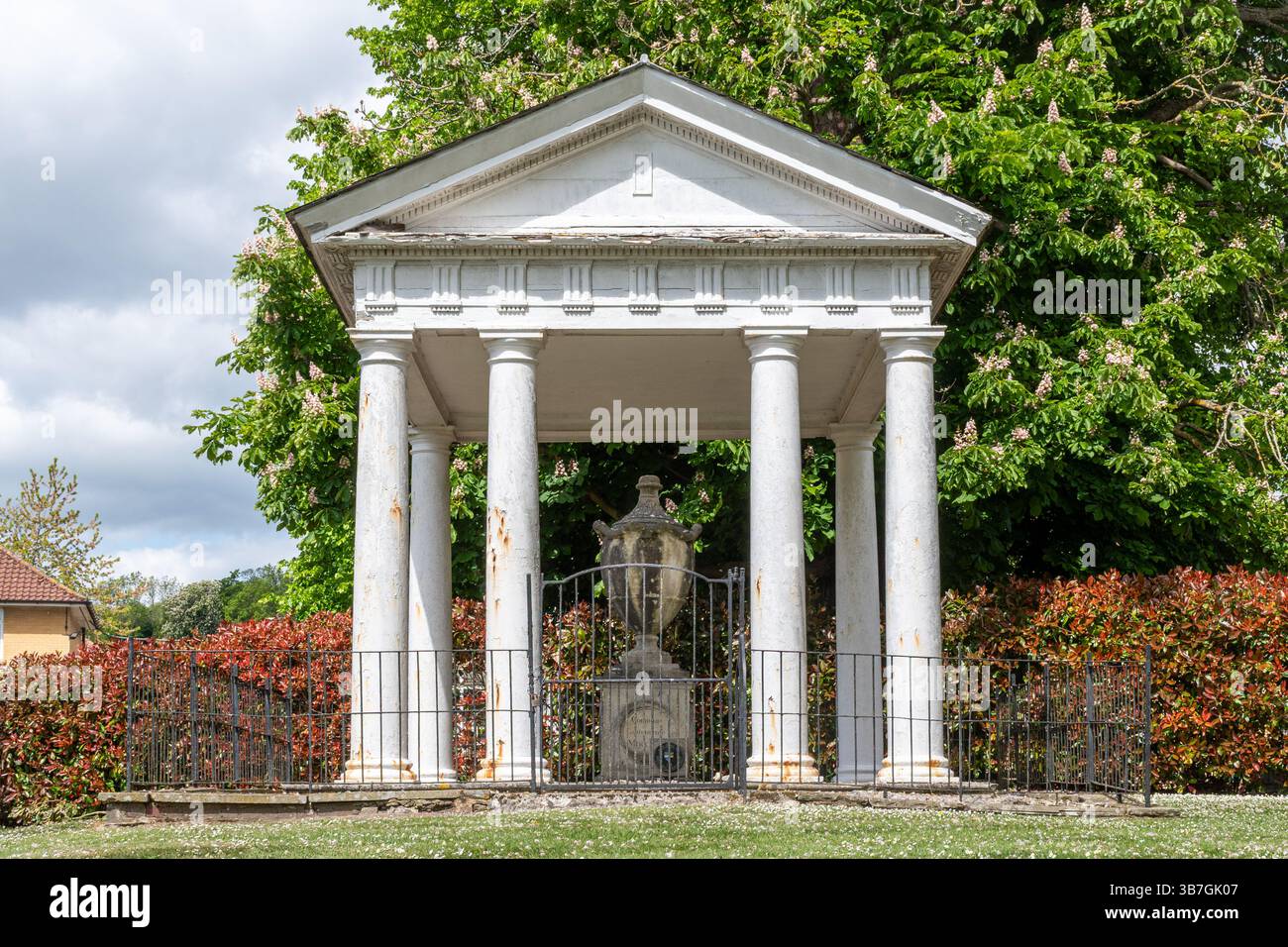 Il municipio di Gatton, un tempio ornamentale con giardino di grado II* a Gatton Park, Surrey, Inghilterra, Regno Unito Foto Stock