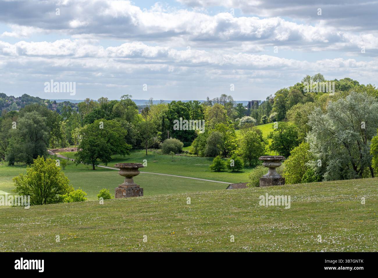 Vista della tenuta di campagna di Gatton Park, Surrey, Inghilterra, Regno Unito. Il parco è stato progettato da Capbility Brown Foto Stock