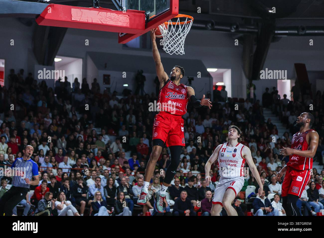 Jeff Brooks n. 23 della pallacanestro Trieste visto in azione durante LBA Lega Basket Una partita di regular season del 2024/25 tra pallacanestro Varese Openjobmetis e pallacanestro Trieste all'Itelyum Arena. Punteggio finale: Pallacanestro Varese Openjobmetis 85 | 80 pallacanestro Trieste. Foto Stock