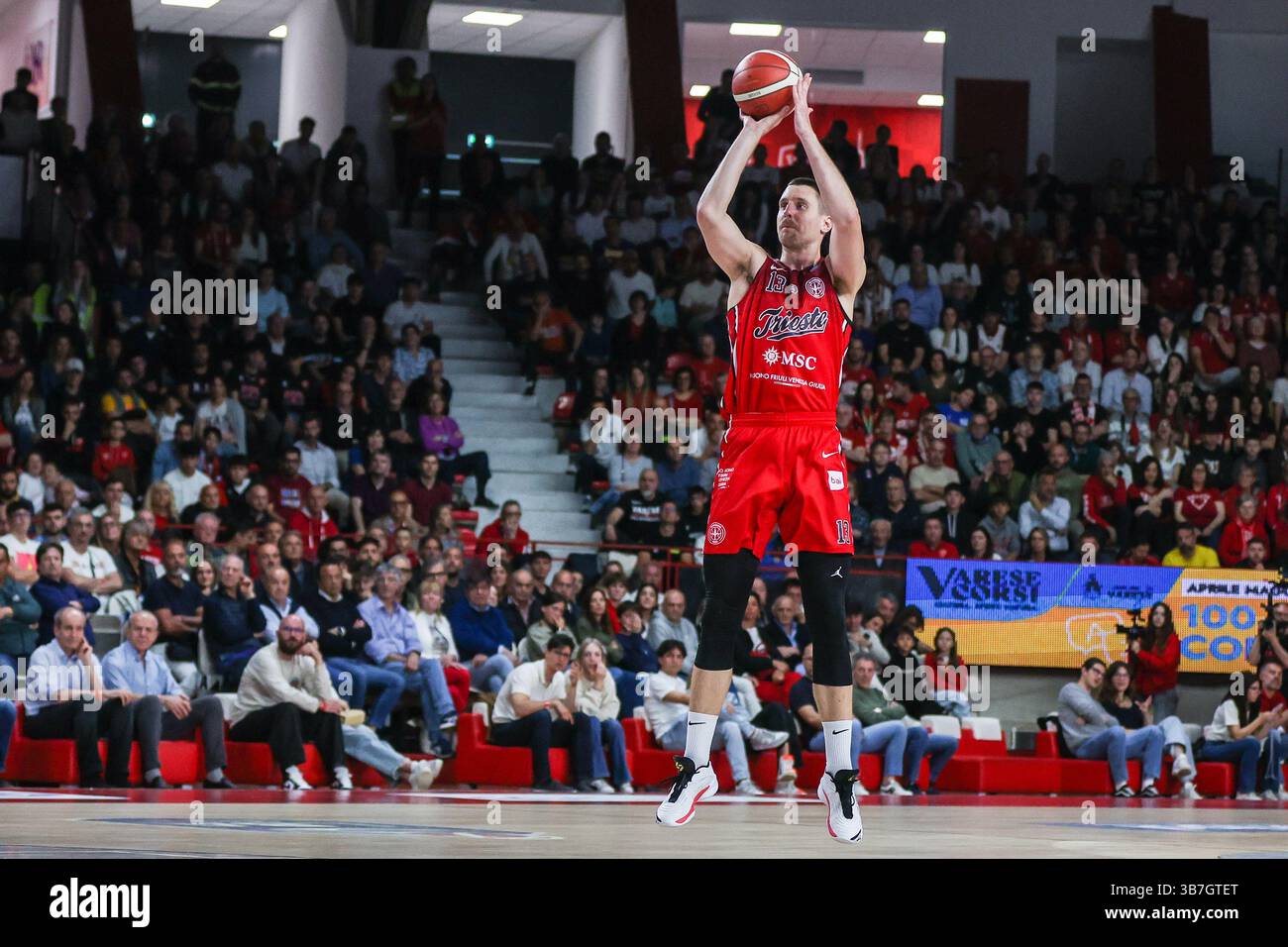 Francesco Candussi n. 13 della pallacanestro Trieste visto in azione durante LBA Lega Basket Una partita di regular season 2024/25 tra pallacanestro Varese Openjobmetis e pallacanestro Trieste all'Itelyum Arena. Punteggio finale: Pallacanestro Varese Openjobmetis 85 | 80 pallacanestro Trieste. Foto Stock