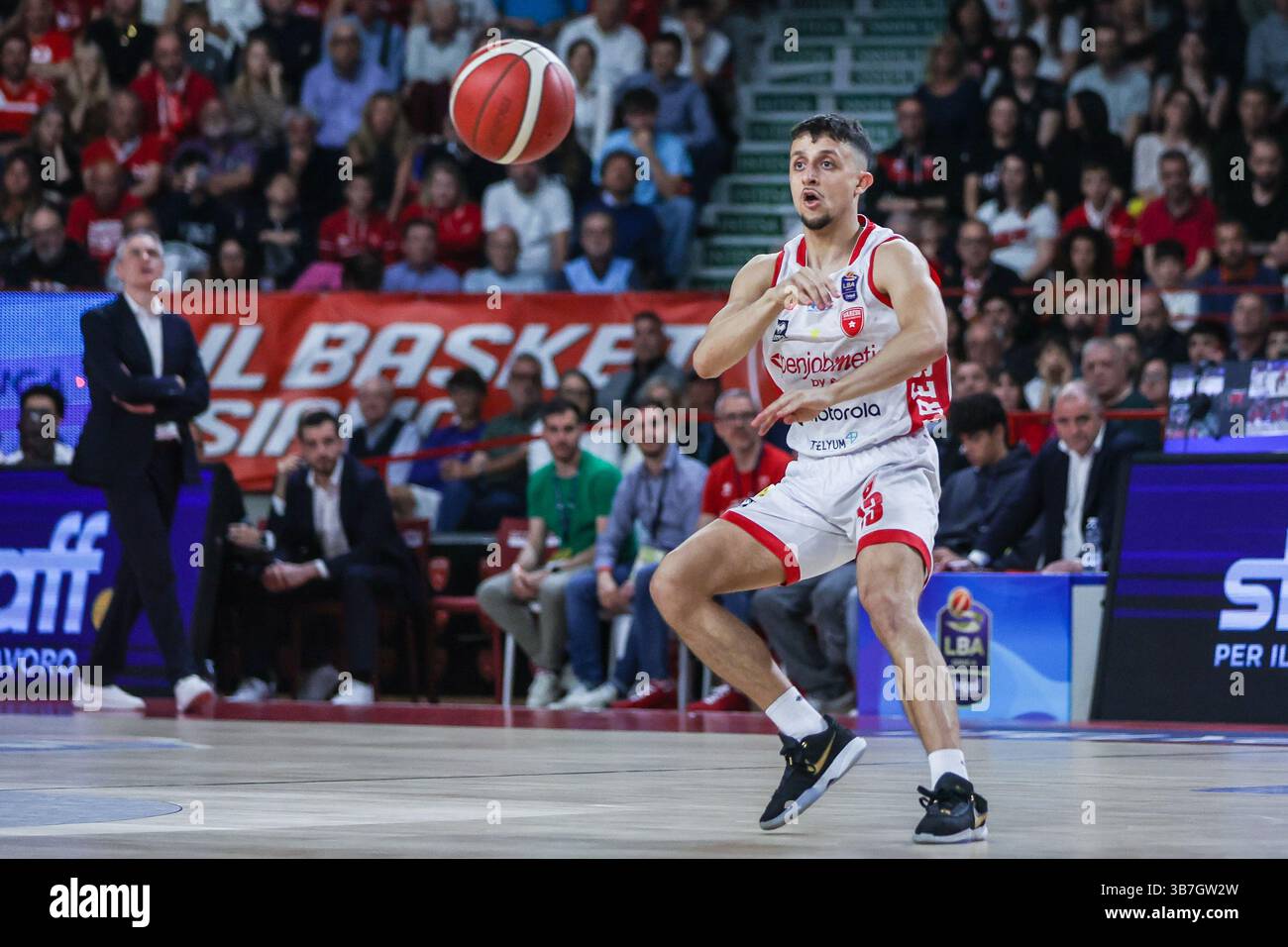 Matteo Librizzi n. 13 della pallacanestro Varese Openjobmetis visto in azione durante LBA Lega Basket Una partita di regular season 2024/25 tra pallacanestro Varese Openjobmetis e pallacanestro Trieste all'Itelyum Arena. Punteggio finale: Pallacanestro Varese Openjobmetis 85 | 80 pallacanestro Trieste. Foto Stock