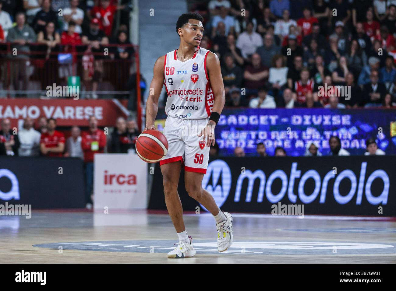 Jaylen Hands #50 di pallacanestro Varese Openjobmetis visto in azione durante LBA Lega Basket Una partita di regular season del 2024/25 tra pallacanestro Varese Openjobmetis e pallacanestro Trieste all'Itelyum Arena. Punteggio finale: Pallacanestro Varese Openjobmetis 85 | 80 pallacanestro Trieste. Foto Stock
