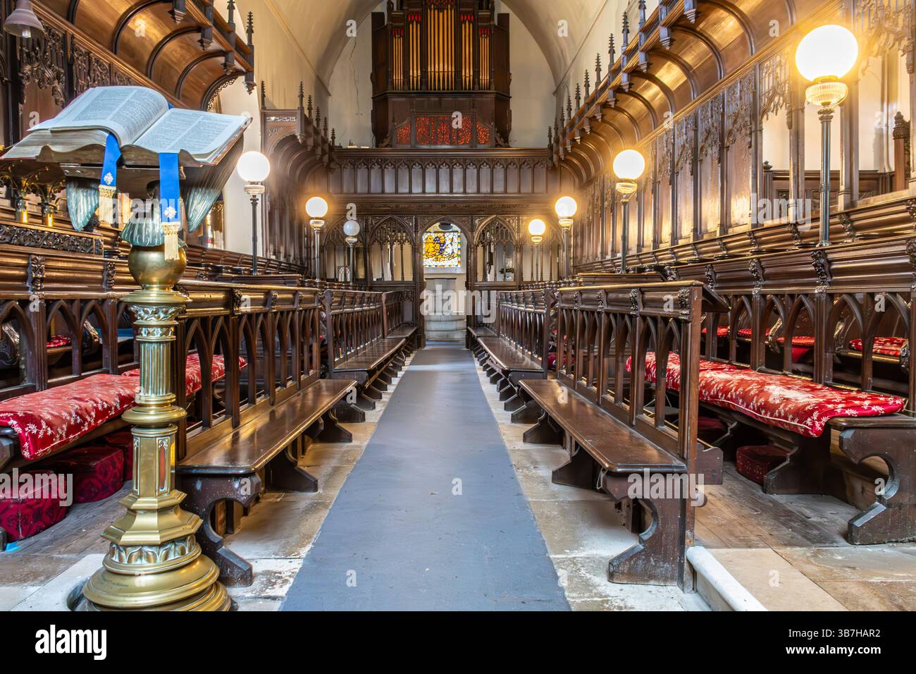 Interno della storica chiesa di Sant'Andrea, patrimonio dell'umanità di grado i, la cappella per la tenuta di Gatton Park, Surrey, Inghilterra, Regno Unito Foto Stock