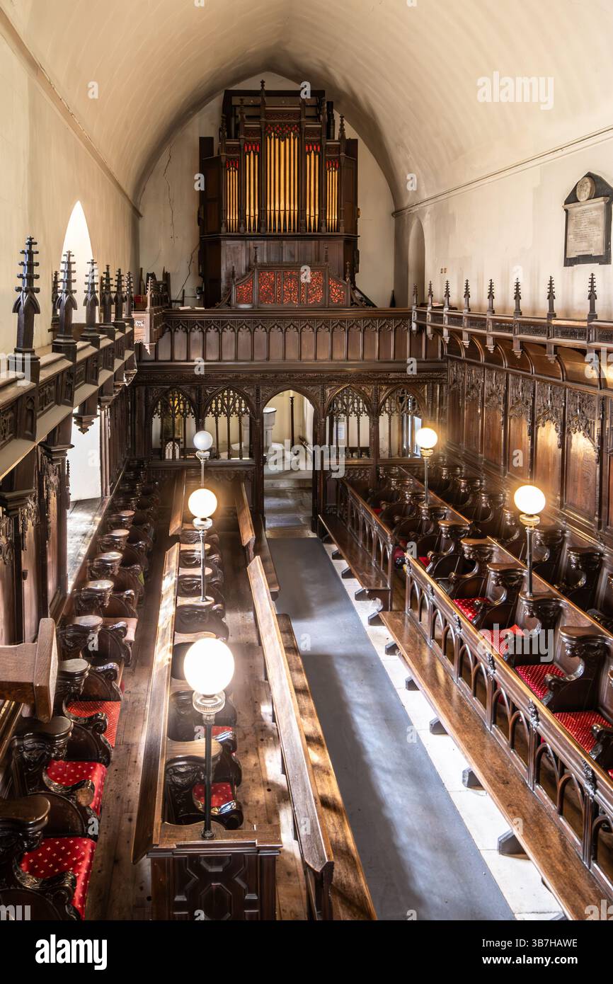 Interno della storica chiesa di Sant'Andrea, patrimonio dell'umanità di grado i, la cappella per la tenuta di Gatton Park, Surrey, Inghilterra, Regno Unito Foto Stock