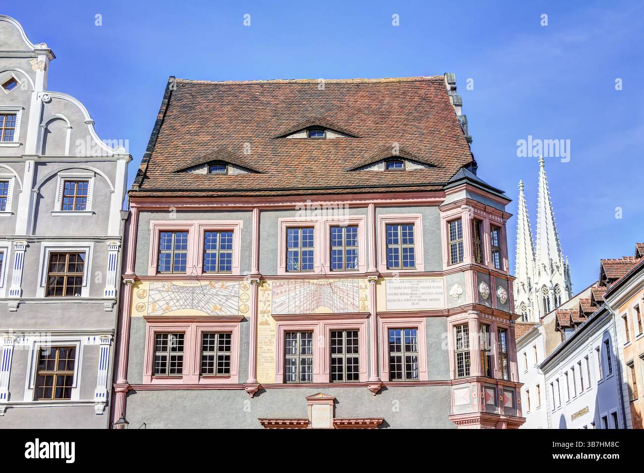 Vecchie case cittadine e meridiana a Gorlitz, Germania, Europa Foto Stock