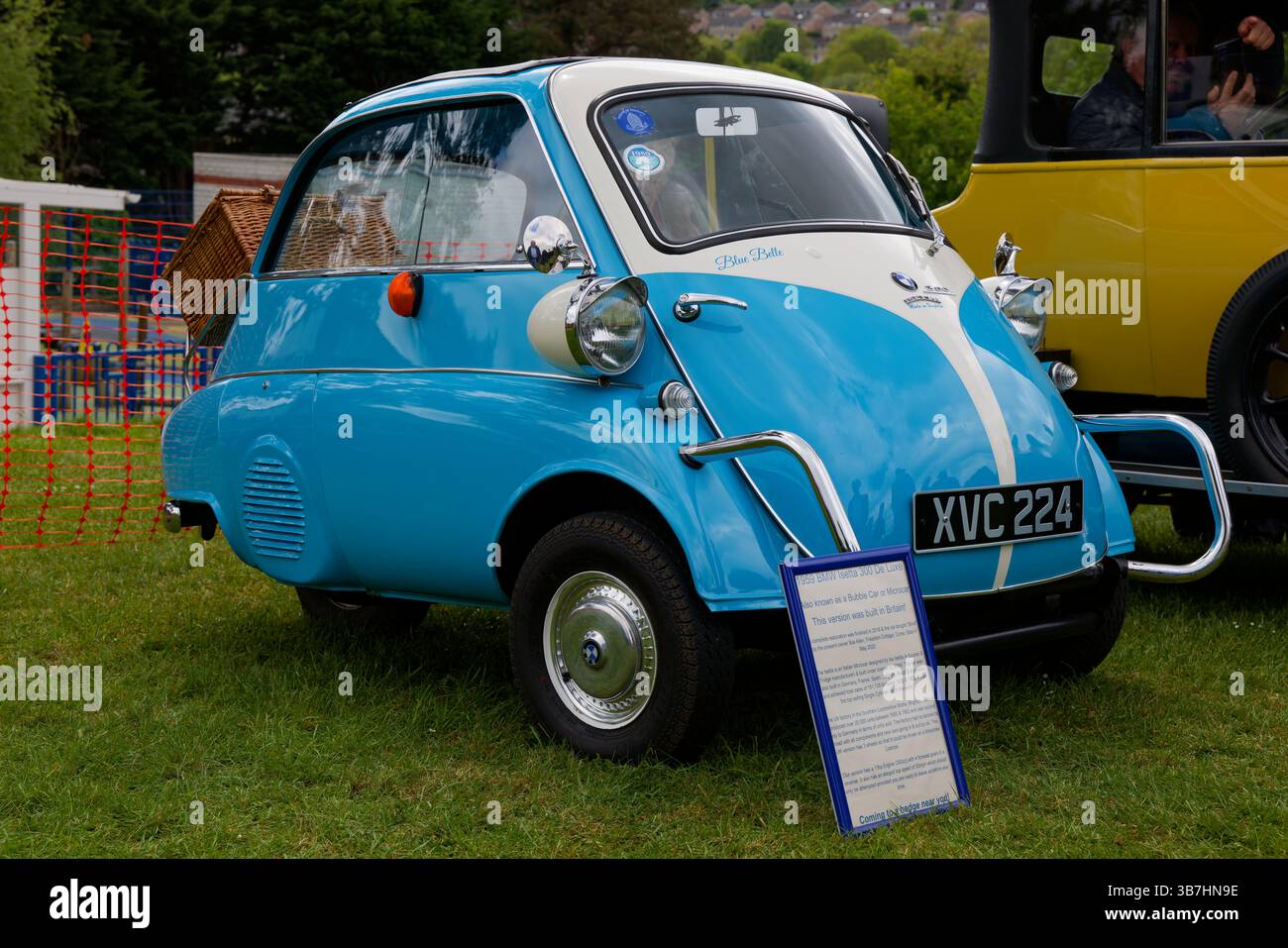 1959 Isetta 3 ruote XVC224 a un salone dell'automobile Foto Stock 1959 Isetta 3 ruote XVC224 a un salone dell'automobile Foto Stock