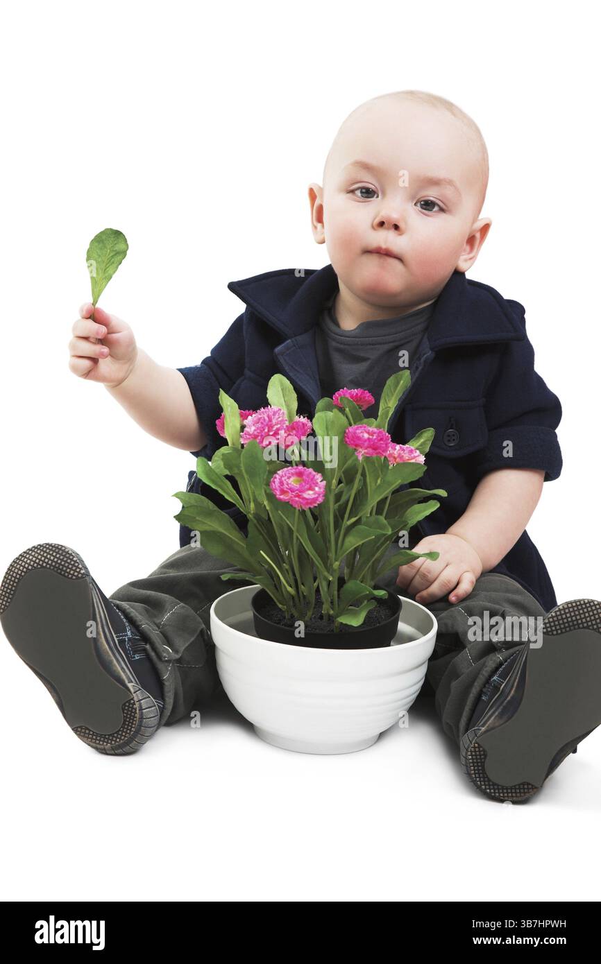Ragazzo divertente con la pianta della casa Foto Stock