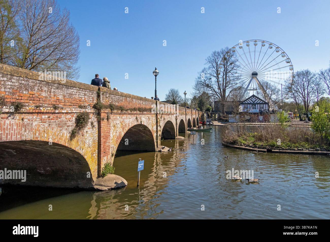 Old Tramway Bridge, Ferris Wheel, River Avon, Stratford-upon-Avon, Warwickshire, Inghilterra, Gran Bretagna Foto Stock