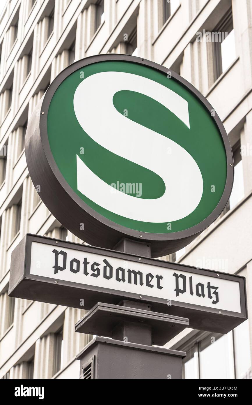 Stazione dei trasporti pubblici Potsdamer Platz a Berlino Foto Stock