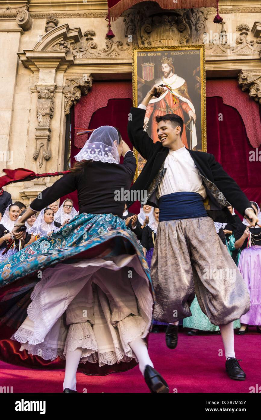 La Colcada de Pere d'Alcantara Penya, balli tradizionali bolero, Festa De l'Estandart, festival civico-religioso nella conquista cristiana del ci Foto Stock