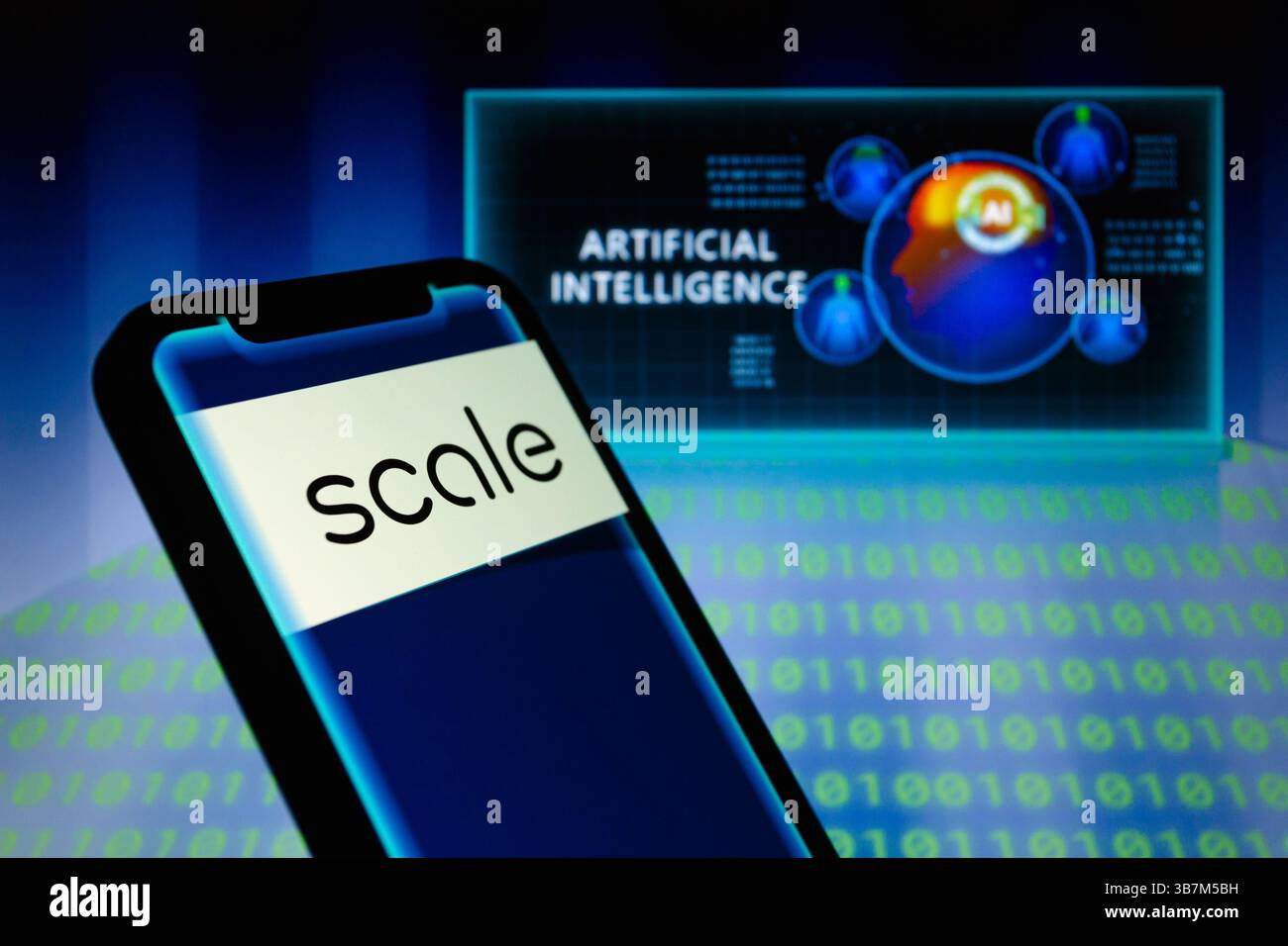 21 maggio 2024, Asuncion, Paraguay: Il logo scale ai viene visualizzato su uno smartphone retroilluminato da una rappresentazione visiva dell'intelligenza artificiale e cifre del codice binario. Scale ai, una startup che fornisce dati al modello ai, ha annunciato di aver chiuso una transazione di finanziamento da 1 miliardo di dollari con una valutazione di 13,8 miliardi di dollari. "Il finanziamento, un mix di primario e secondario, è guidato dall'investitore esistente Accel con la partecipazione di quasi tutti gli investitori esistenti: Y Combinator, Nat Friedman, Index Ventures, Founders Fund, Coatue, Thrive Capital, Spark Capital, NVIDIA, Tiger Global Management, Greenoaks, e WEL Foto Stock