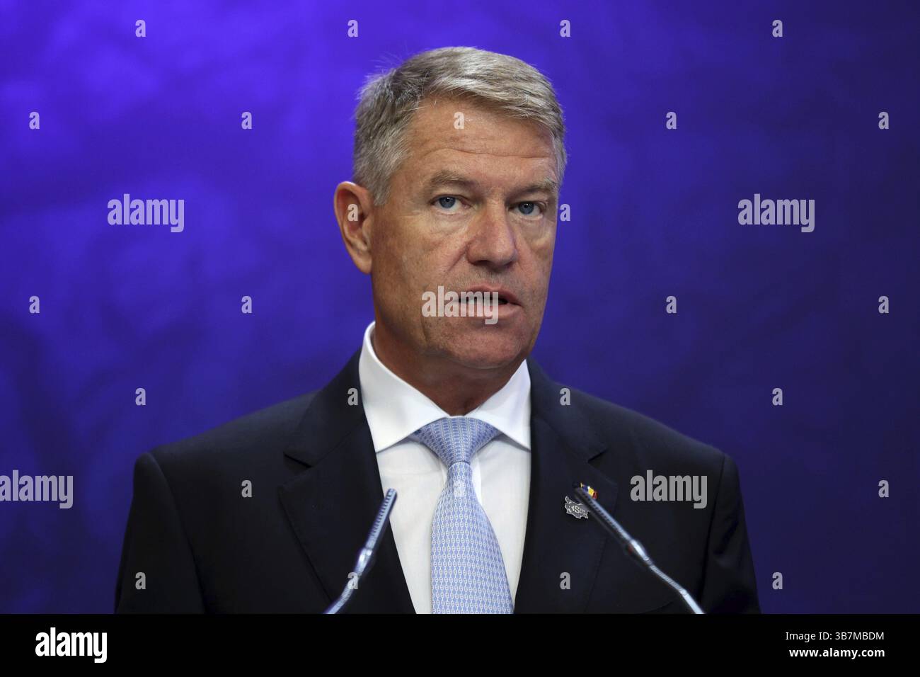 Sofia, Bulgaria - 9 luglio 2021: Il Presidente della Romania Klaus Iohannis partecipa a una conferenza stampa durante il sesto vertice sui tre mari e il Business Foru Foto Stock